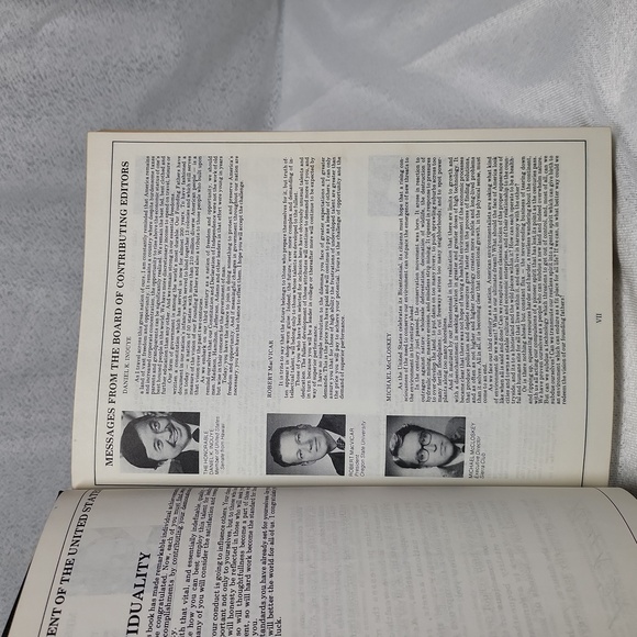 Who's Who Among American High School Students - VOL V - VINTAGE - Picture 4 of 14